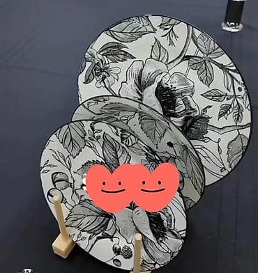 male soljice za espresso: Set dekorativnih tanjira sa crno‑belim botaničkim motivima - — 1