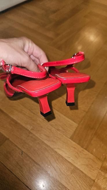 peti talas: Stradivarius crvene salonke/sandale sa otvorenom petom - Model — 6