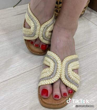 grubin papuce sa sljokicama: Slippers — 1
