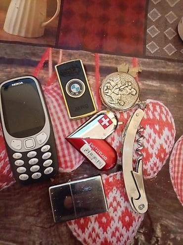 Set džepnih predmeta – miks - Nokia klasični mobilni telefon (model — 1