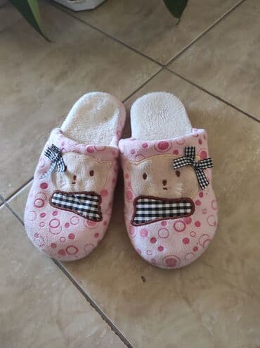 Indoor slippers, 37