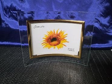 Prehrambeni proizvodi: Stakleni nov ram za sliku. Sve na ramu je odsjaj od svetla. Ram — 4