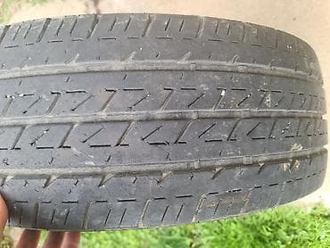 megan 1: Dve automobilske gume 235/65 R16C - Dimenzije: 235/65 R16C (za laka — 2