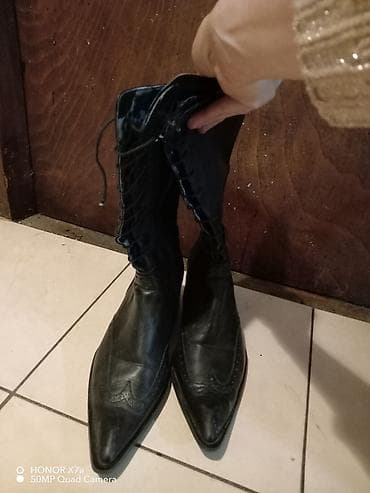 High boots: Crne kožne čizme do polovine lista, elegantnog špicastog vrha i sa — 3