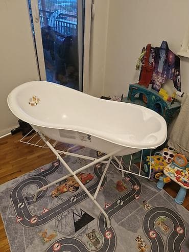 plasticne saksije cena: Kada za bebu sa stalkom - Plastična kada za kupanje bebe u beloj — 2