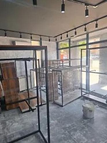 ceca polovan namestaj: OPREMANJE BUTIKA I POSLOVNIH PROSTORA PO MERI XR452 | Izrada po meri — 6