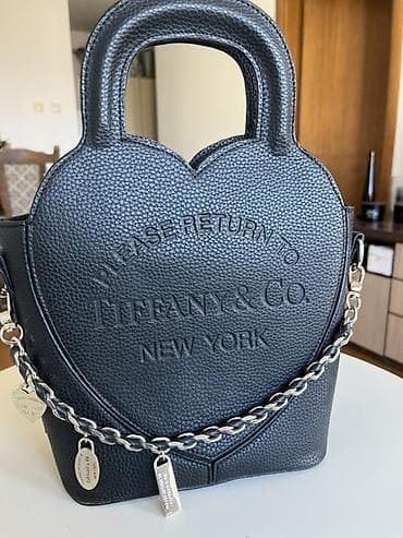 torbice replay: Tiffany & Co. torba – model u obliku srca, crna, granulirana — 3