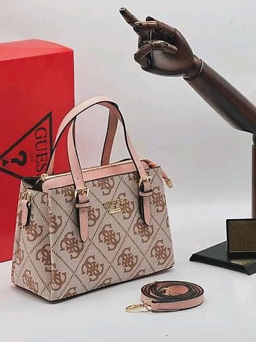 Torbe: GUESS torba – model sa monogram printom - Dizajn: klasična trapez — 3