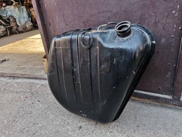 sijalice za traktor: Rezervoar Lada 7 Riva. Polovno, ocuvano. Skinuto sa rastavljenog — 2