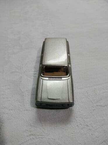 maketa automobila: Autic Matchbox Ford Fairlane 1964 srebrni oko 1:55 Thailand,kao nov — 2