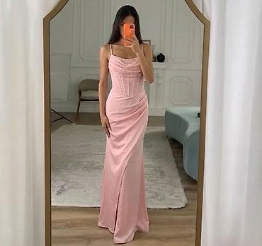 Elegantna duga haljina sa korset gornjim delom
3200 din
s m l