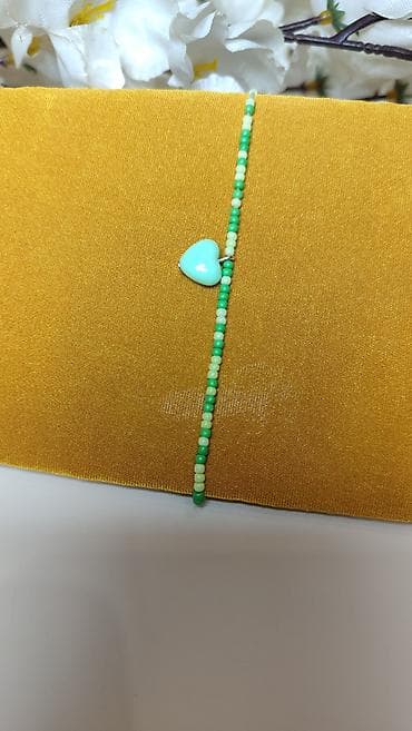 ranac muski: Minimalistička narukvica od sitnih perlica u nijansama zelene i — 2