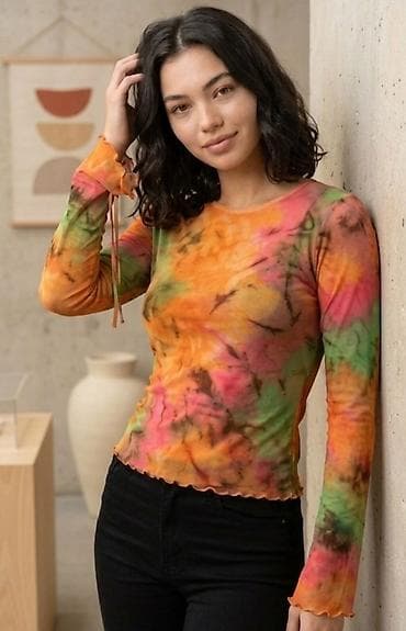 Ženska majica dugih rukava – tie-dye efekat - Model: uski kroj na lalafo.rs Ženska majica dugih rukava – tie-dye efekat - Model: uski kroj