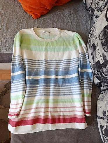 Pruogasta ženska bluza/džemper lagane pletene teksture. Model sa na lalafo.rs Pruogasta ženska bluza/džemper lagane pletene teksture. Model sa
