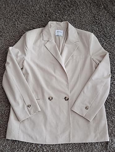 bershka odeca: Ženski blejzer Bershka – bež - Model: dvoredni s dugmadima u — 2