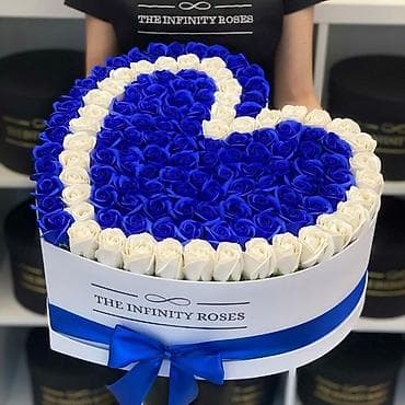 jastuci za ugaonu garnituru: Kutija u obliku srca sa ružama – luksuzna cvetna aranžmanska kutija - — 3