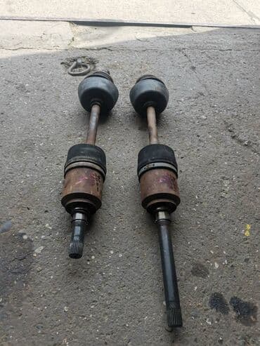 desno krilo golf 4: Poluosovina leva i desna Lada 21214 Niva 26mm označena br.4. Polovno — 6