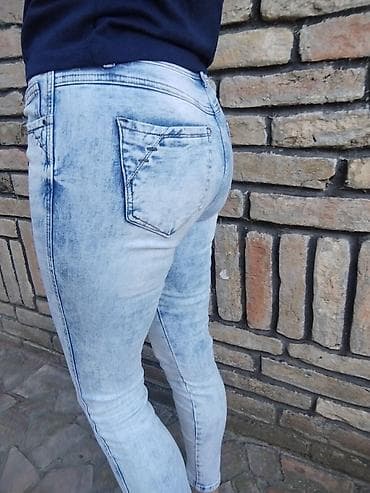 Farmerke: Amisu ženske farmerke, svetlo ispran denim (acid wash), uski — 3