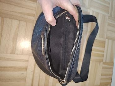 sanel torbe cena: Crna crossbody/šolja torba sa monogram printom „M“. - Brend: MUMU — 3