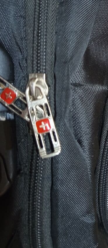 Trotineti, skejtbordovi i hoverbordovi: Crni ranac. Made in Swiss ojacan. Nеma ostecenja .Duzina 50cm,sirina — 6