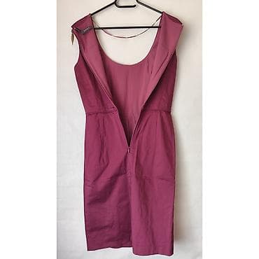 burgundy boja: Elegantna ženska haljina bez rukava u boji maline. - Kroj: klasičan — 3