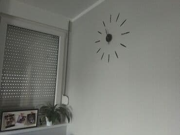 Textile: Zidni sat sa efektom ogledala u sivoj i crnoj boji. Samolepljiv je — 4