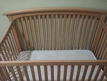 Prodajem kvalitetan drveni krevetac u odličnom stanju. Napravljen je — 3