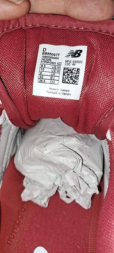 yeezy patike roze: Prodajem New Balance 550 patike, kozne, bele sa crvenim, br 42 — 3