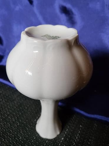 Vaza nova,rucni rad Royal KPM Nemacka 1950 do 1970god. Nemacka bela — 4