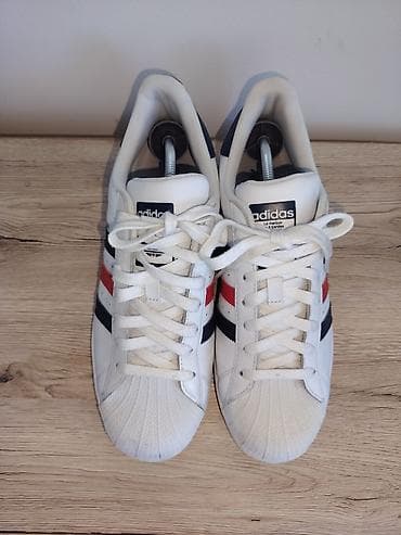 Adidas Superstar patike – klasičan model sa školjkastim vrhom. Ug