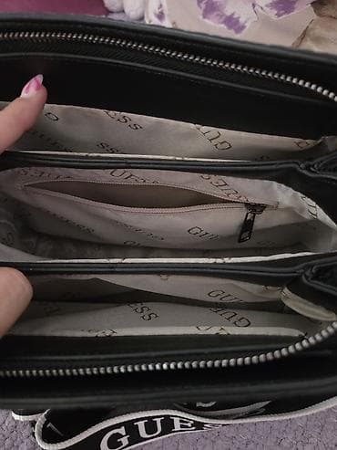 guess ogrlice leptir: GUESS ženska crossbody torba – crna - Materijal: veštačka koža sa — 4