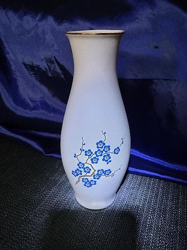 Vaza 1946 do 1949god. Neurer,Bavaria porcelan sa krakl glazurom. Sve na lalafo.rs Vaza 1946 do 1949god. Neurer,Bavaria porcelan sa krakl glazurom. Sve