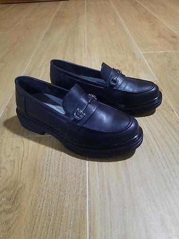 cipele sa vazdusnim djonom: Ženske mokasine – crne - Klasičan mokasin model sa metalnom kopčom u — 3