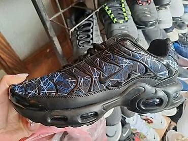 nike tech original: Muške patike – crna silueta sa dinamičnim uzorkom i debelim vazdušnim — 3