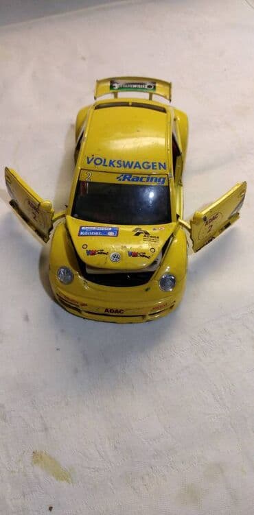 gramofonske ploce beograd: Burago VW New beetle,1:24,malo izgreban,sve ostalo original — 2