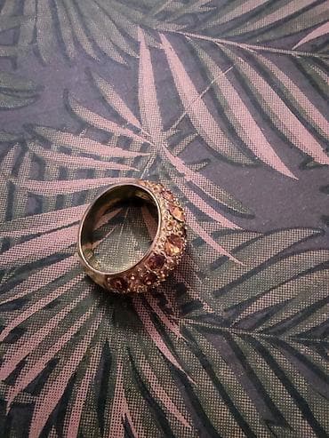 rolex prsten cena: Zlatno-toniran prsten sa kristalima u boji meda/jantara. - Dizajn — 2