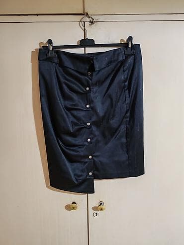 crop top dzemper: Elegantna crna suknja sa dugmadima napred - Kroj: uska pencil — 1