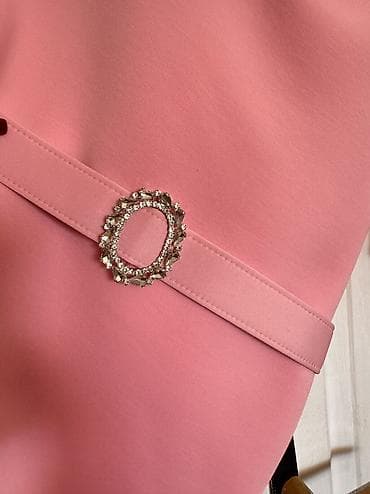 Kućna odeća: Savrsena baby pink haljina placena 7500 rsd
potpuno novo — 4