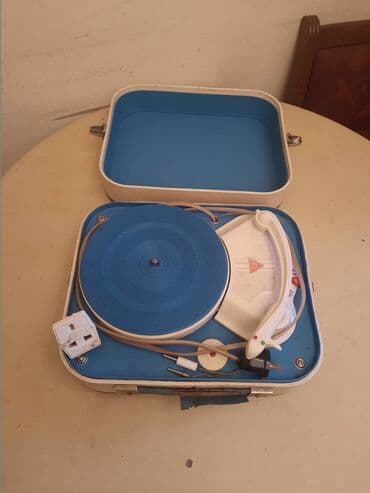 bas pojacala: Retro,stari mali gramofon u koferu. Simpatican mali gramofon,vise kao — 1
