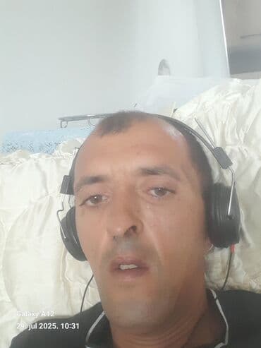 antene za radio stanice: Crne slušalice preko uha sa žičanim povezivanjem, idealne za slušanje — 1