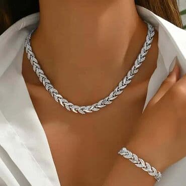 Accessories: Set elegantnog nakita Opcije: 1) Komplet ogrlica + minđuše u zlatnoj — 3