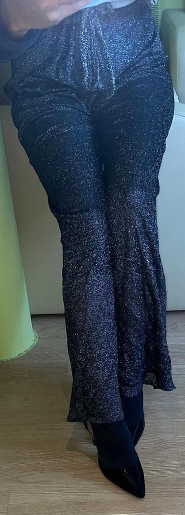 Univerzalna velicina od M do 2xl.Podesavaju se u struku