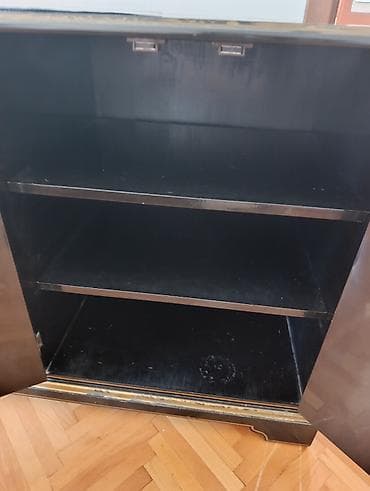 ugaone garniture na p: Orijentalni komoda/kredenca sa ručno oslikanim motivima - Materijal — 3