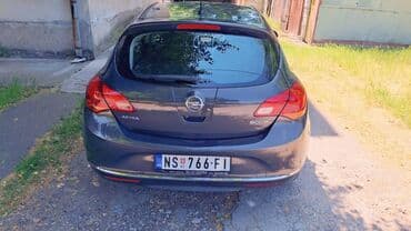 zimske gume sa felnama 16: Opel Astra J hečbek u sivoj boji, sa petoro vrata. Vozilo je — 3