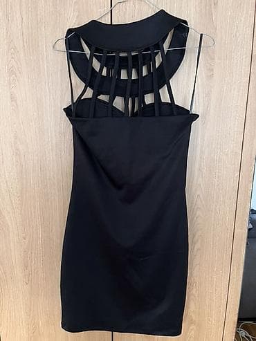 crne platforme: Elegantna crna mini haljina bez rukava sa upečatljivim ukrasnim — 1