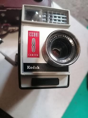 omot: Kodak Escort 8 – filmska kamera (8 mm) sa originalnom kožnom futrolom — 4