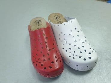 crocs zenske klompe: Kozne klompe 
Bele 39,41
Crvene 36,41
Cena 3300 din — 3