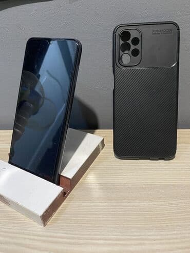 vertikalne pegle na paru: Samsung Galaxy A13, 64 GB, bоја - Crna — 6