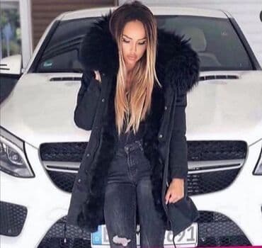 Parka iznutra postavljene krznom Extra model Nošena jednu sezonu na lalafo.rs Parka iznutra postavljene krznom Extra model Nošena jednu sezonu