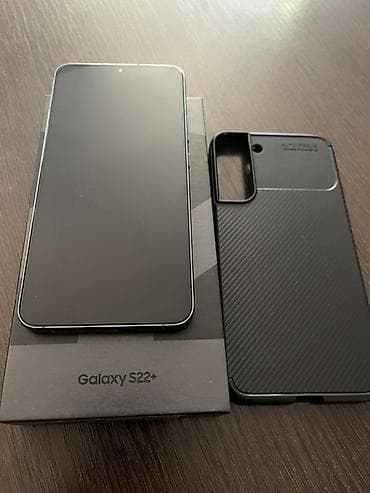 Samsung Galaxy S22+ sa kutijom i pratećom opremom. Ključne